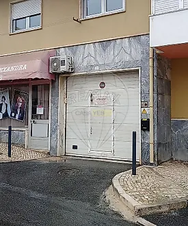 image-1ze8MGTMNAs-0