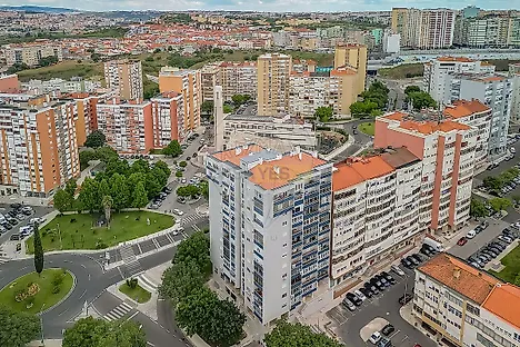 image-GSCHzIGfIv6-0