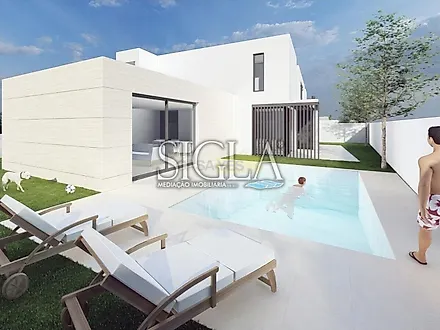 Land for sale in Vila Nova de Gaia, Portugal — €475,000