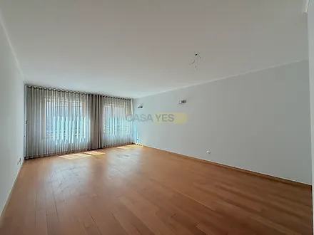 image-KjW7uzlxija-0