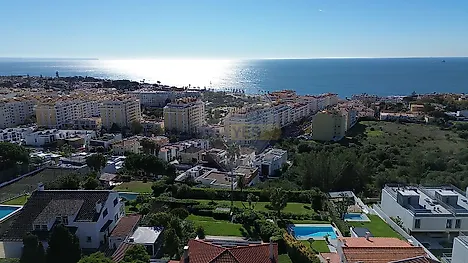 image-FNA6hxA4NOX-0
