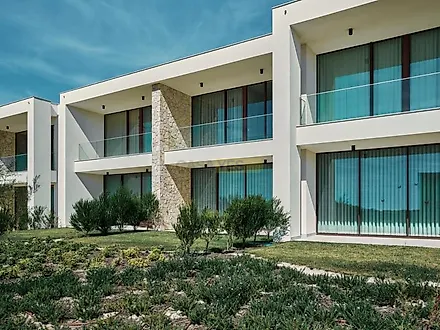 image-14JlT4YMAYd-0