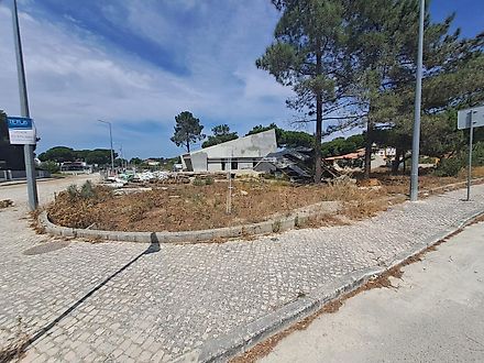 Land for sale in Sesimbra, Portugal — €293,800
