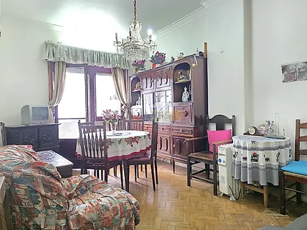 image-7g4yD9f23qR-0