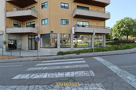 image-9ZeXt5dX2kC-0