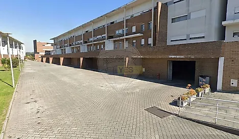 image-4nQNnznl86x-0