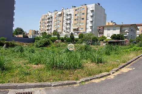 Land for sale in São João da Madeira, Portugal — €261,365