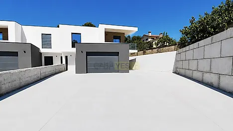 image-9K0aOj87U8r-0