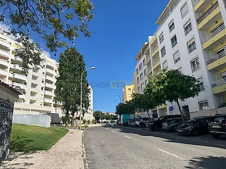 image-EkjPACUkamQ-0