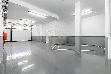 image-APLwQPMa51I-0