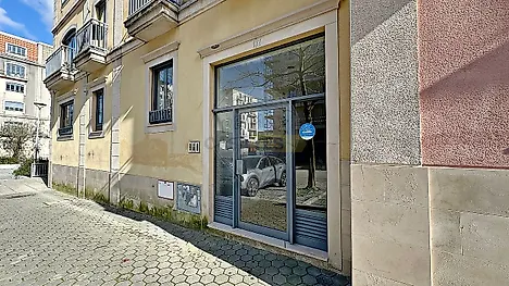 image-HoJLWiGatJO-0
