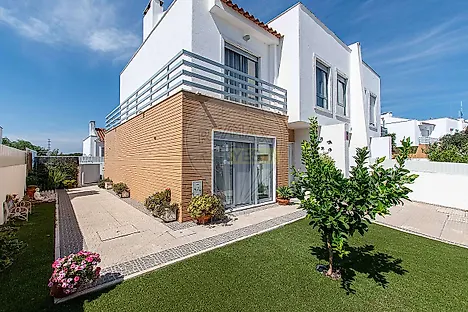 image-7MchXMscVAq-0