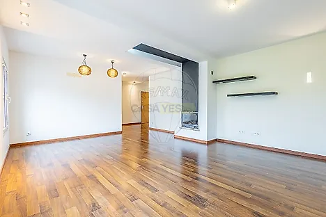 image-GaqycZb9HcA-0
