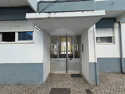 image-ACGR6KLCn1Q-0