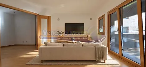 image-vpNiOBJAaA-0
