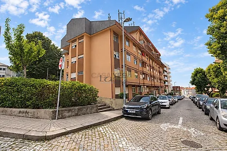 image-5VCZpaLeNDP-0