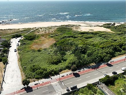 Land for sale in Vila Nova de Gaia, Portugal — €895,000