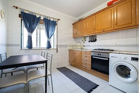 image-9LX2FqEm51r-0