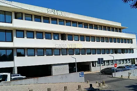image-Fqm06bdwc8t-0