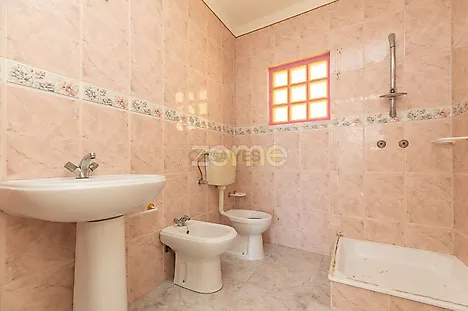 image-LNrTFMMy9Id-0