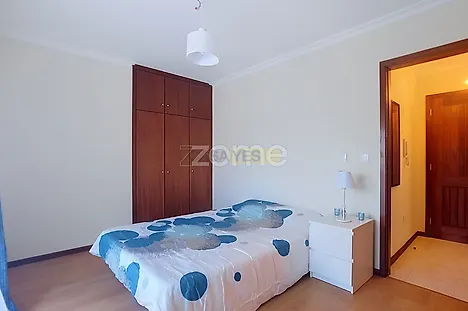 image-LWXZAOcyuBm-0