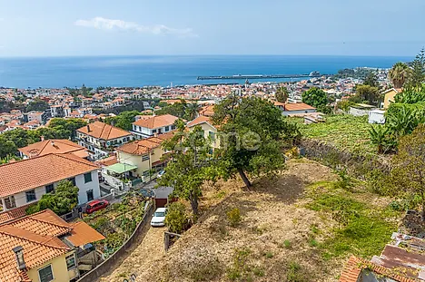Land for sale in Funchal, Portugal — €175,000
