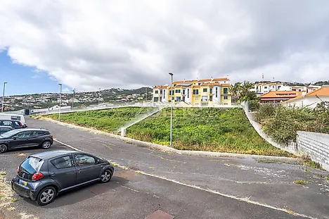 Land for sale in Armamar, Portugal — €275,000