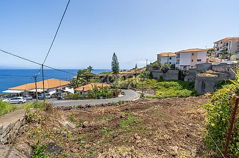 Land for sale in Armamar, Portugal — €398,000