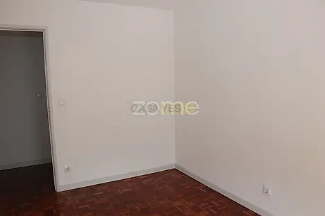 image-6Z3j8HWD4eY-0