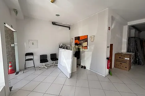 image-83cRDkOvGNM-0