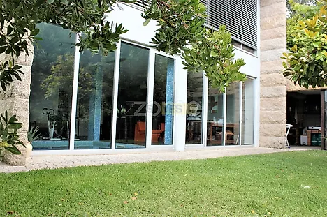 image-9xado499mR5-0