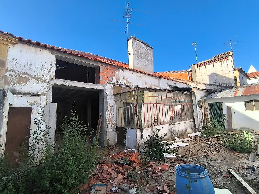 Moradia T0 à venda em São Miguel do Rio Torto e Rossio Ao Sul do Tejo, Abrantes — foto 4