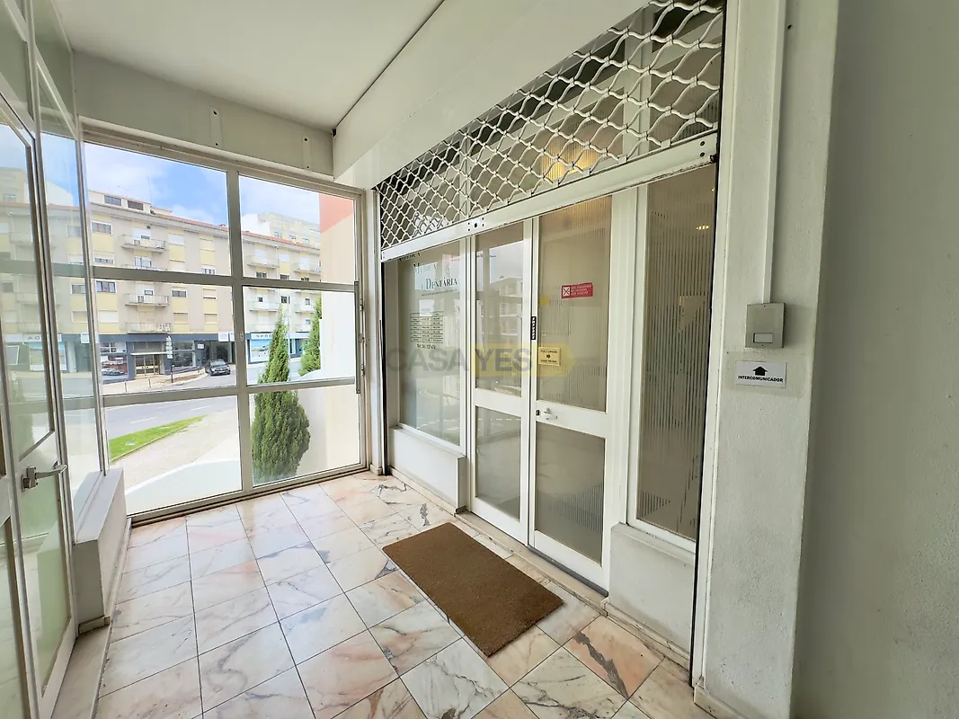 Apartamento T0 à venda em Torres Vedras (São Pedro, Santiago, Santa Maria do Castelo e São Miguel) e Matacães, Torres Vedras — foto 2