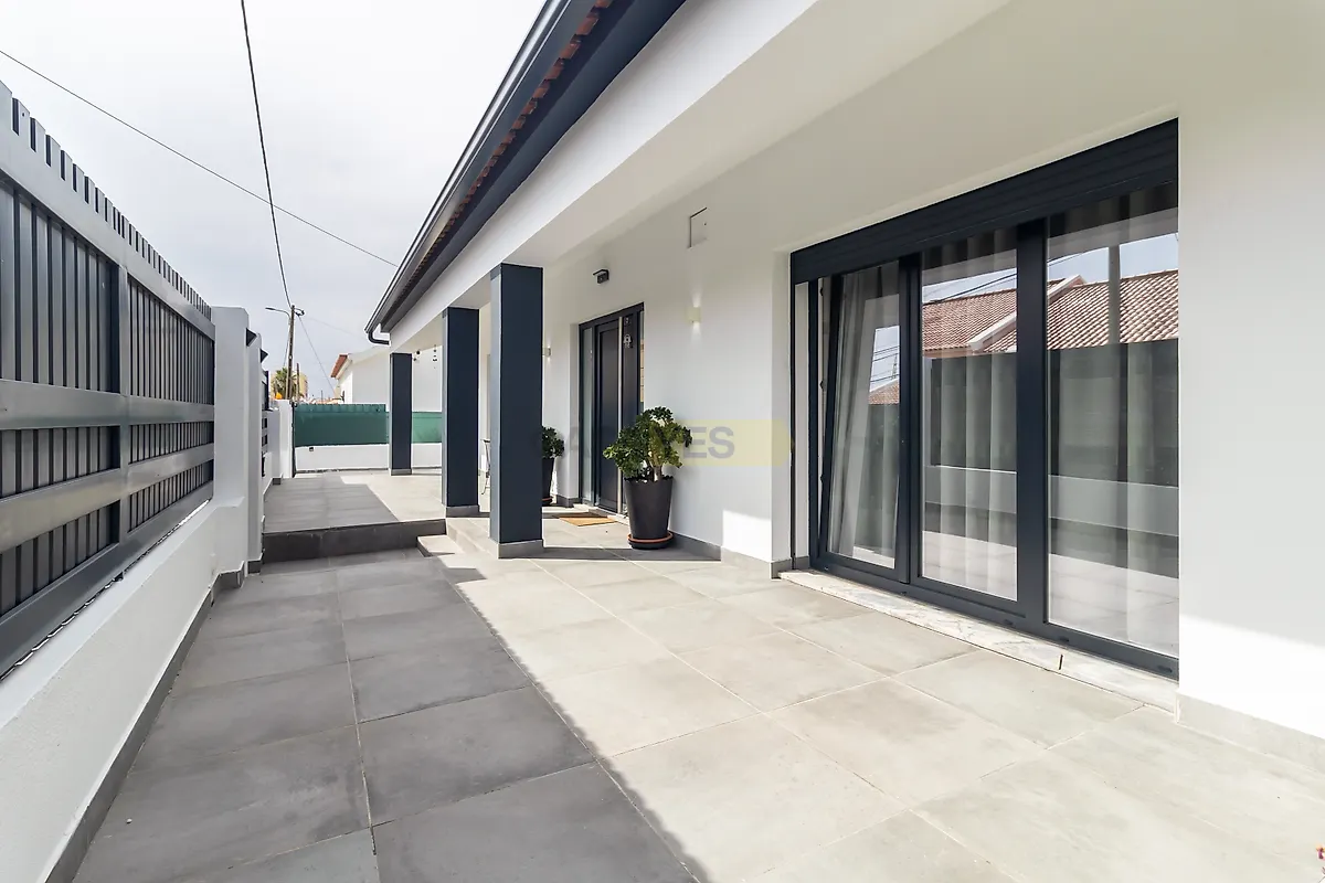 Moradia T4 à venda em Santo António da Charneca, Barreiro — foto 7