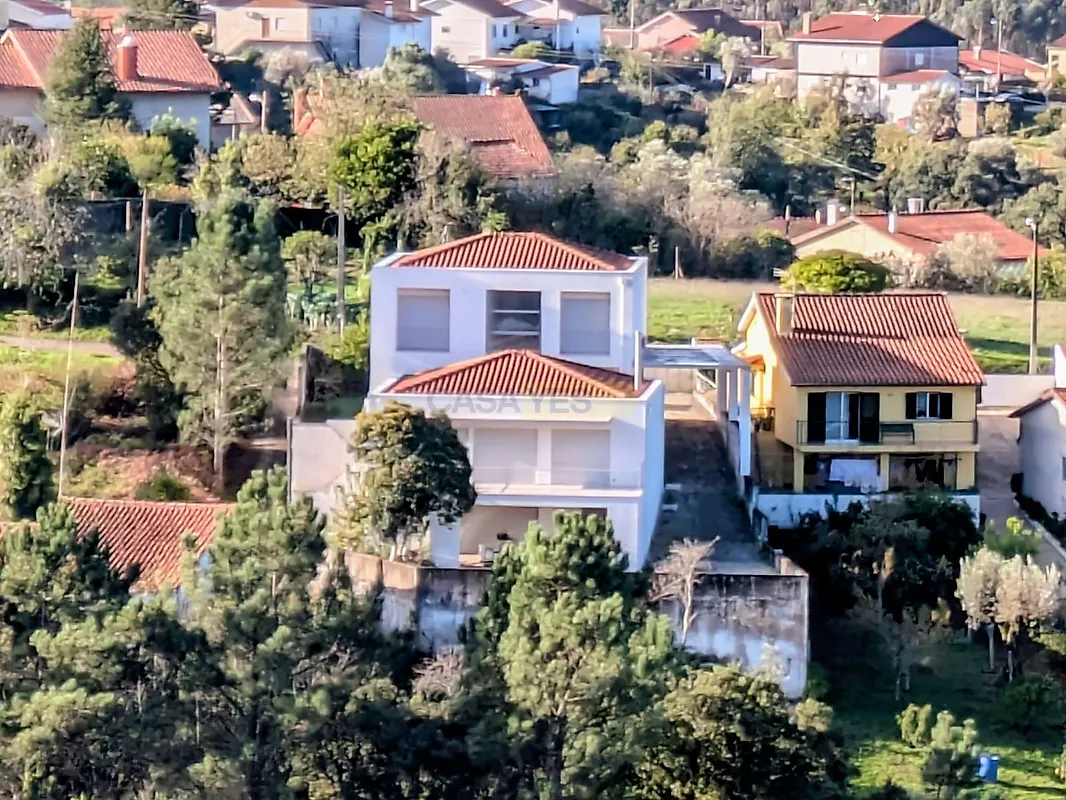 Moradia T4 em Eiras e São Paulo de Frades, €560.000