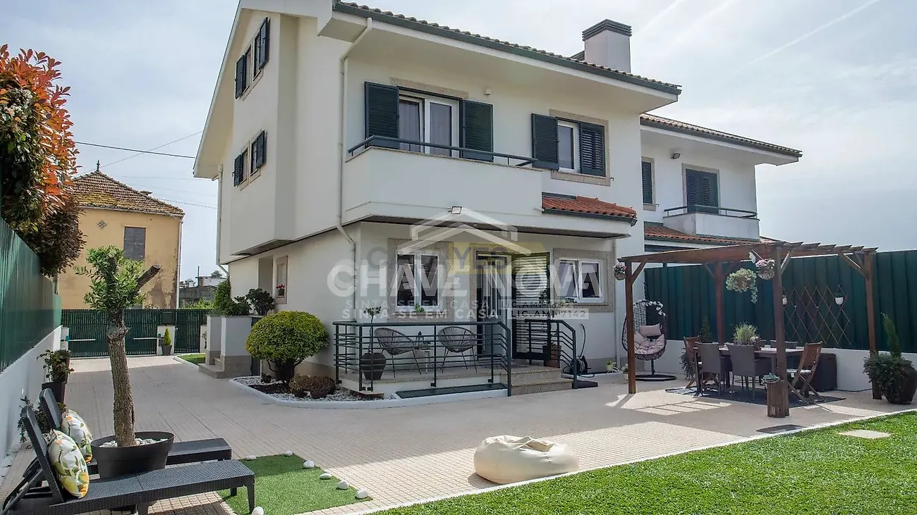 Moradia T4 em Gulpilhares e Valadares, €565.000