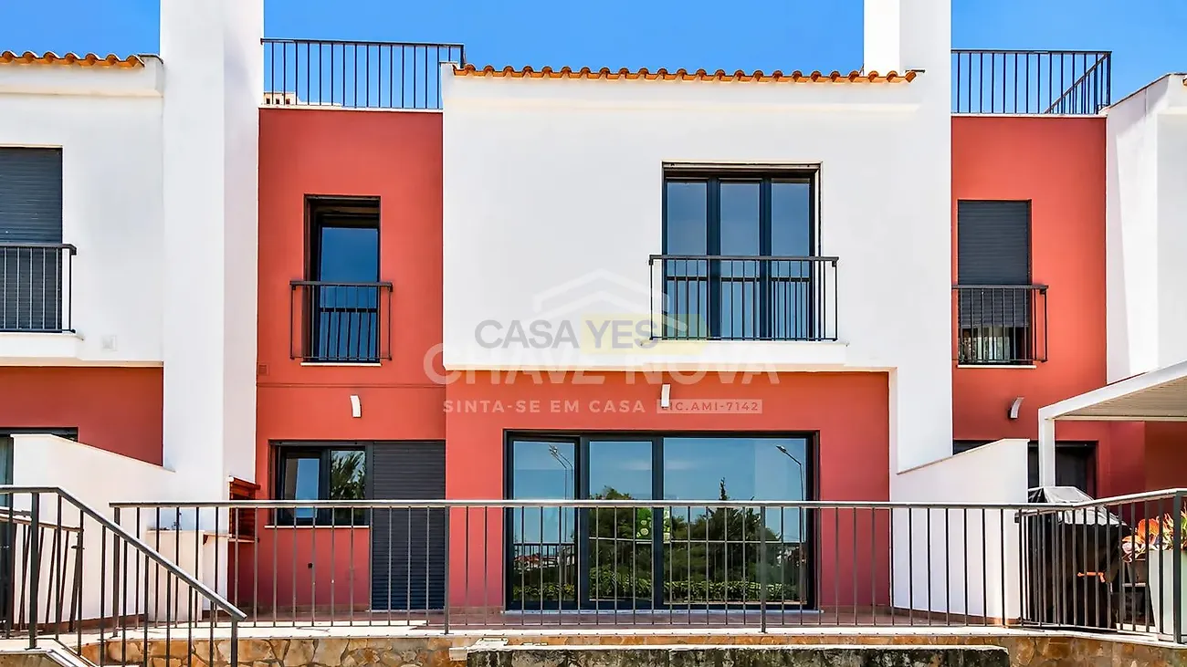 Moradia T3 à venda em Guia, €595.000