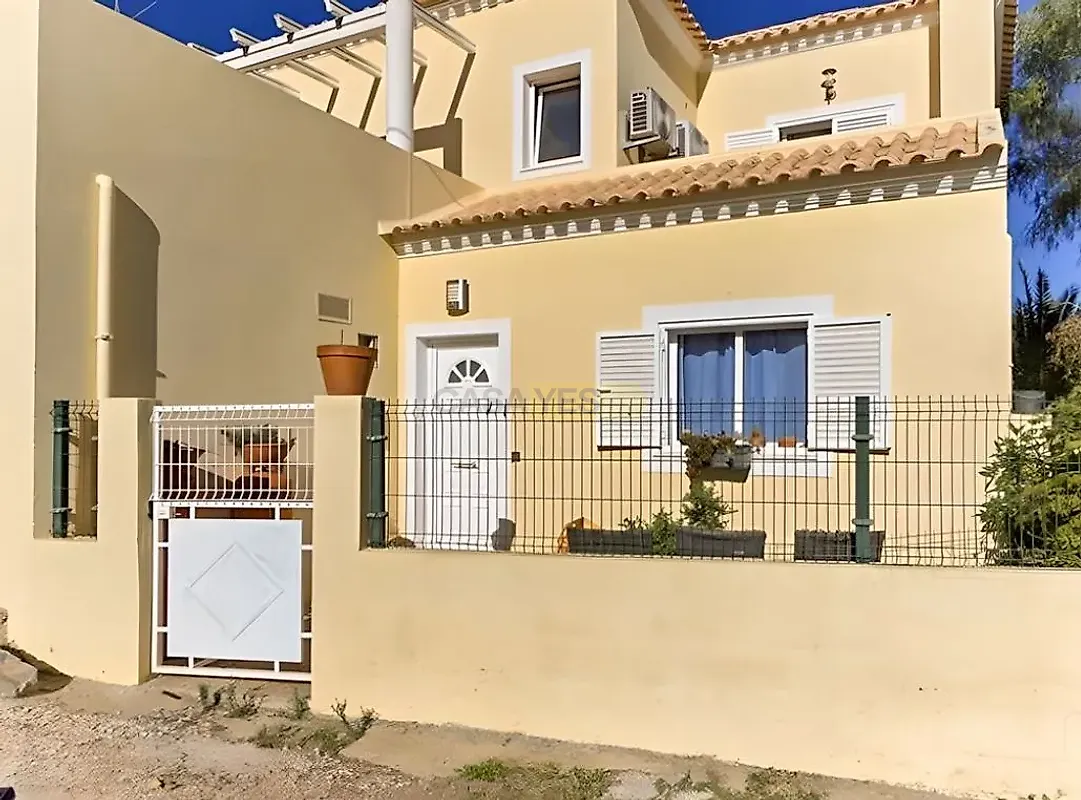 Moradia T0 à venda em Santa Catarina da Fonte do Bispo, €205.000
