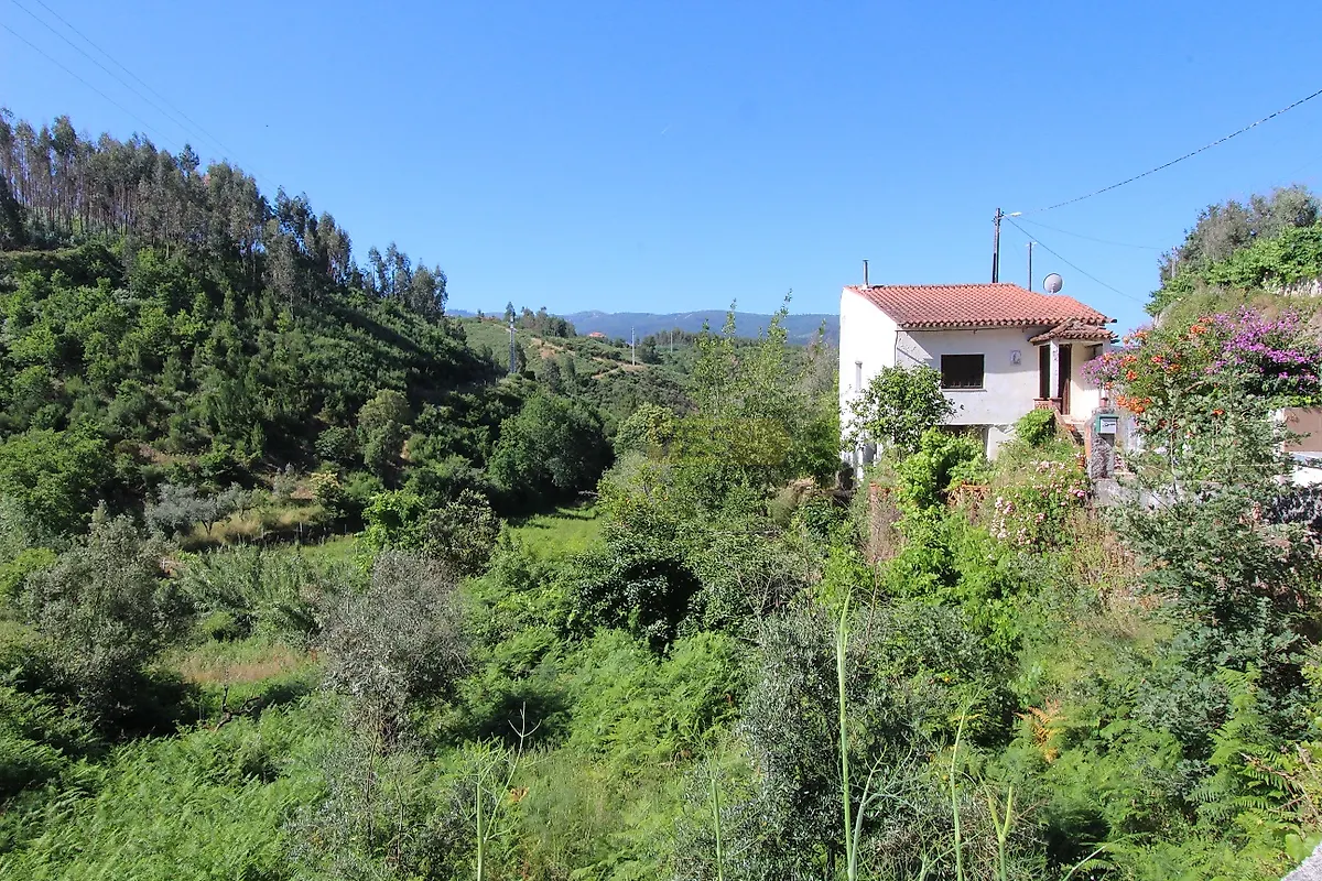 Moradia T2 em Vila Cova de Alva e Anceriz, €95.000