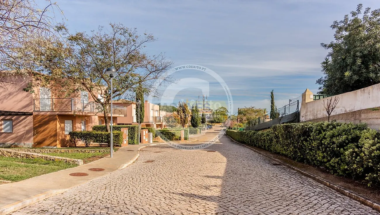 Moradia T2 à venda em Estômbar e Parchal, €425.000