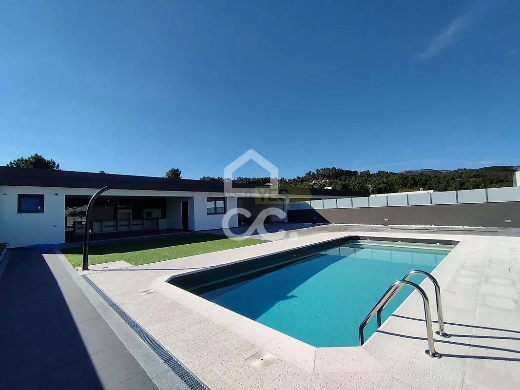 Moradia T4 à venda em Bustelo, Chaves — foto 4