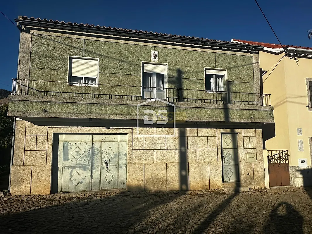 Moradia T3 em Vale da Senhora da Póvoa, €92.000