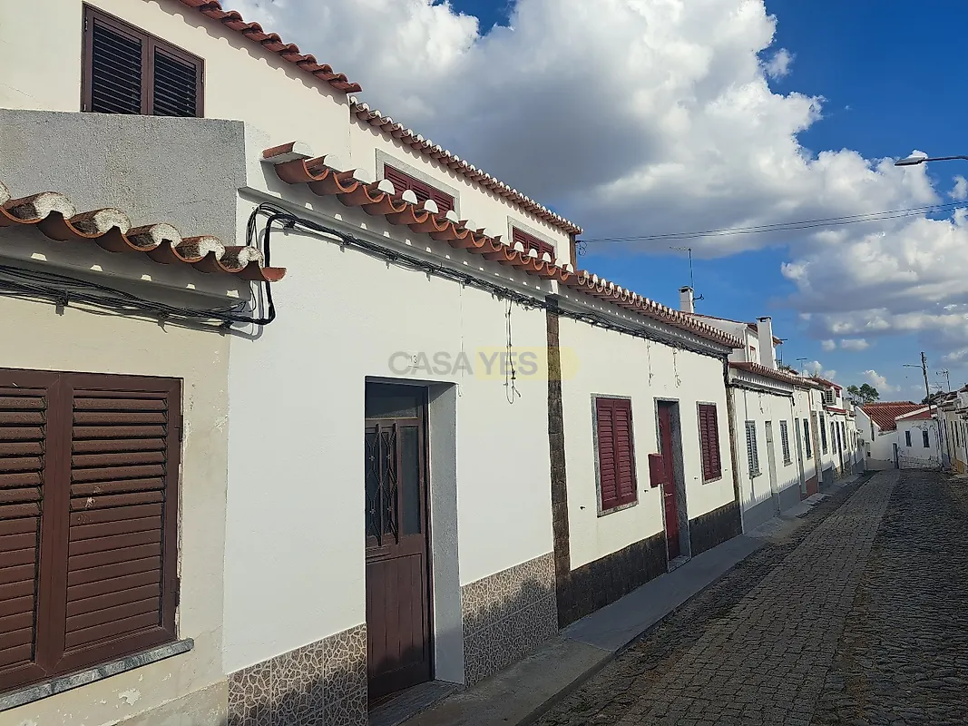 Moradia T2 em Santa Clara de Louredo, €130.000