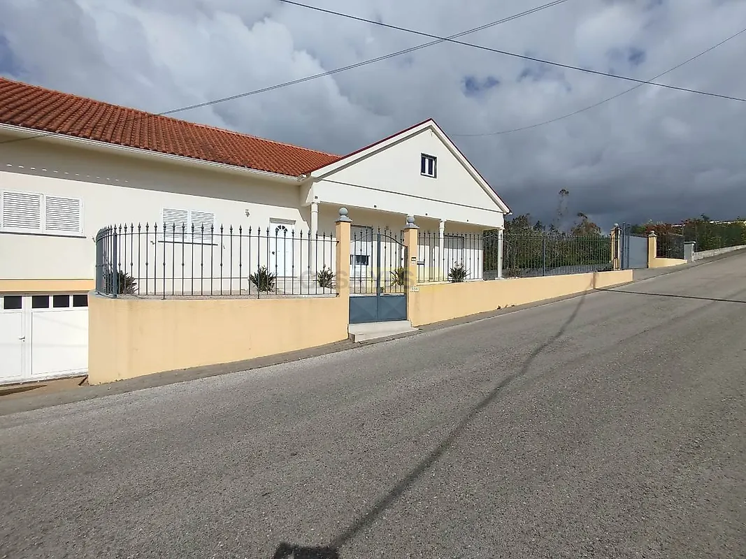 Moradia T4 em Bidoeira de Cima, €348.000