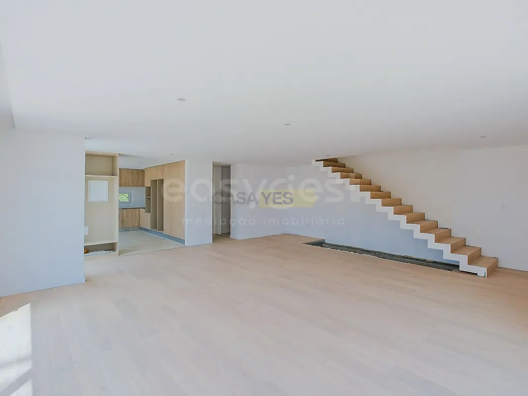 Moradia T4 à venda em Torres Vedras (São Pedro, Santiago, Santa Maria do Castelo e São Miguel) e Matacães, Torres Vedras — foto 4