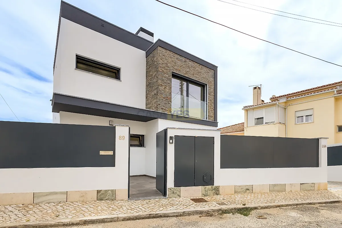 Moradia T2 em São domingos de Rana, €750.000