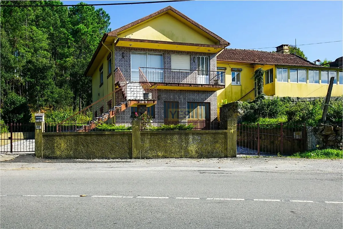 Moradia T5 à venda em Milheirós de Poiares, €235.000