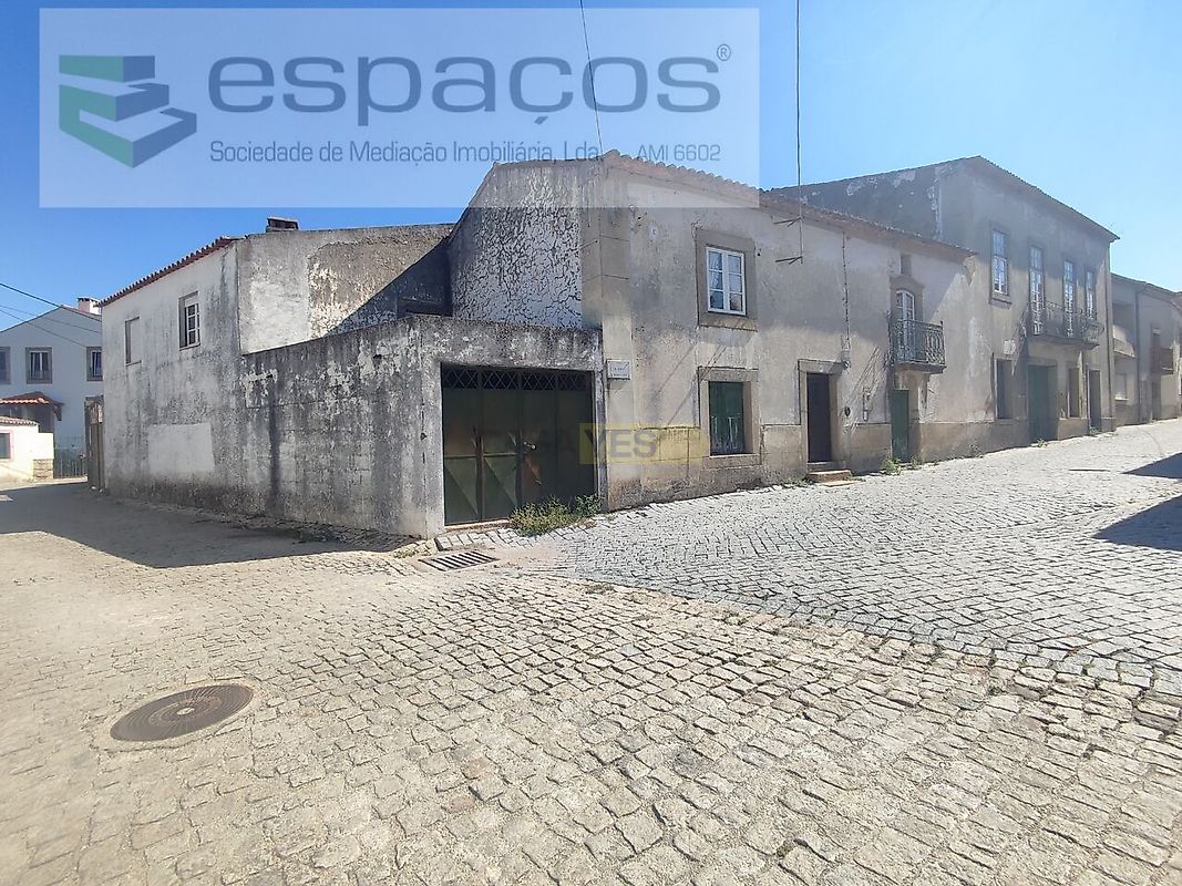 Moradia T5 em Tinalhas, €91.500
