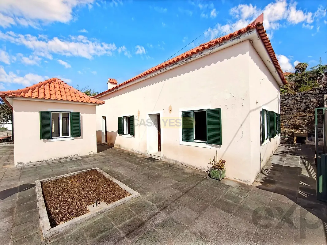Moradia T2 à venda em São Martinho, €495.000