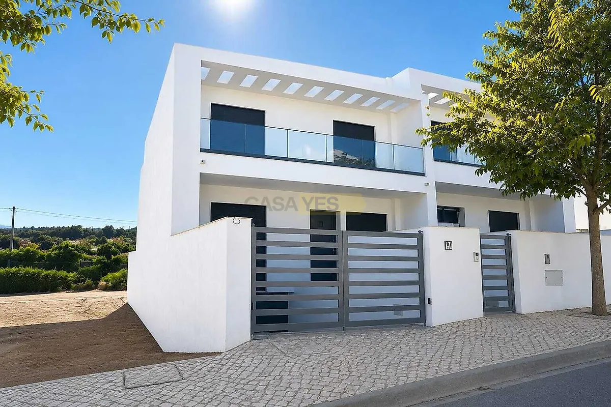 Moradia T3 à venda em Luz de Tavira e Santo Estêvão, €584.000